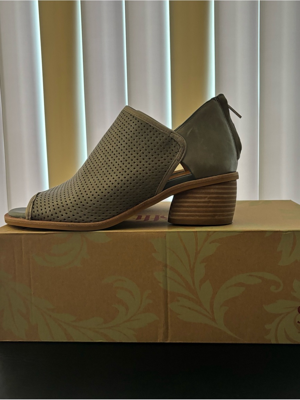 Sofft Shoes Carleigh Moon Grey Open-Toe Heel Sandal Women’s Size 8M - Picture 2 of 16